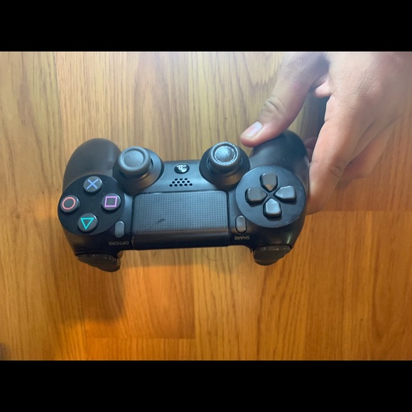 PS4 bundle (cheap w/ lots of accessories) - Picture 6 of 8